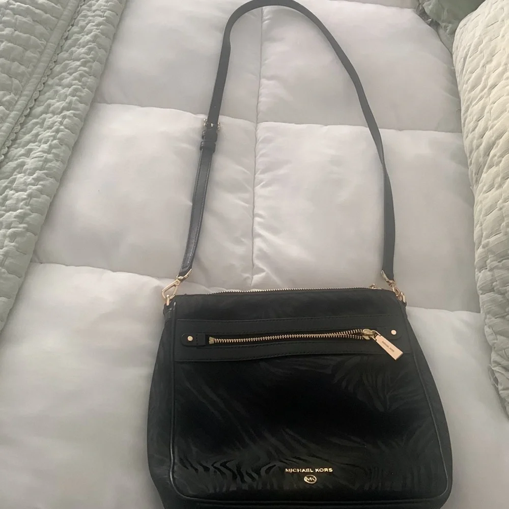 EUC Authentic Michael Kors crossbody purse - Picture 9 of 10